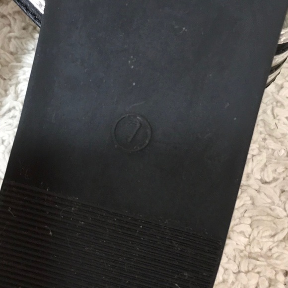 Chico’s silver & black thong sandals - Picture 7 of 7